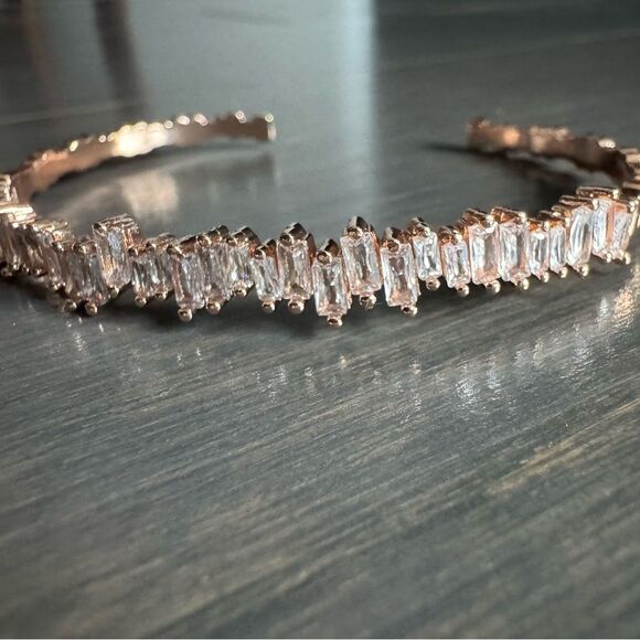 Elegant Gold Bracelet with Clear Stones - Picture 1 of 2
